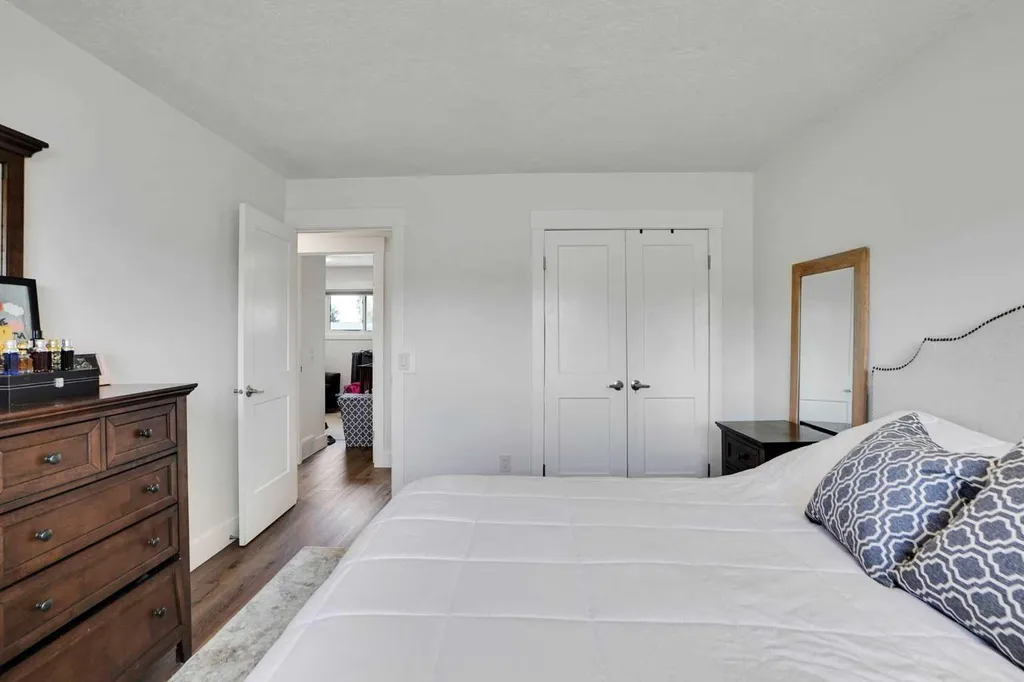 5702 Brenner Crescent NW Calgary AB T2L 1z4