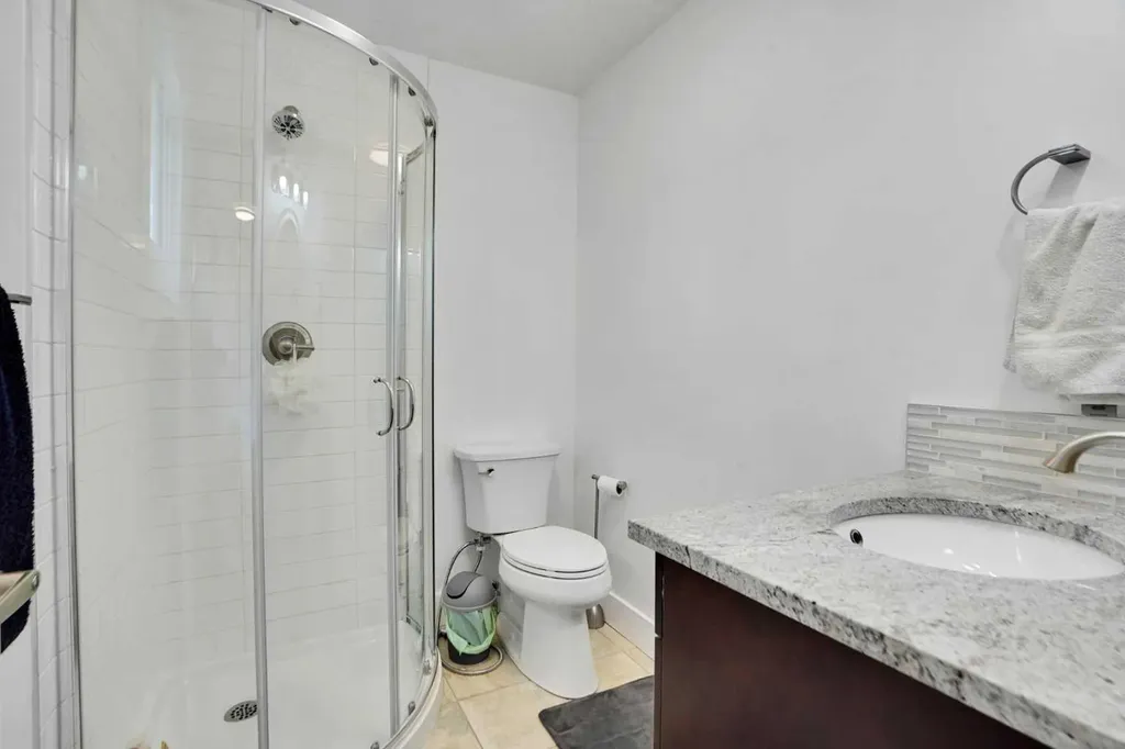 5702 Brenner Crescent NW Calgary AB T2L 1z4