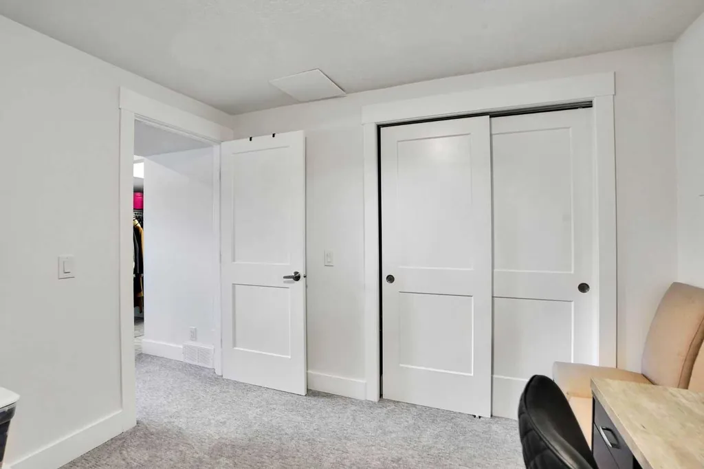 5702 Brenner Crescent NW Calgary AB T2L 1z4