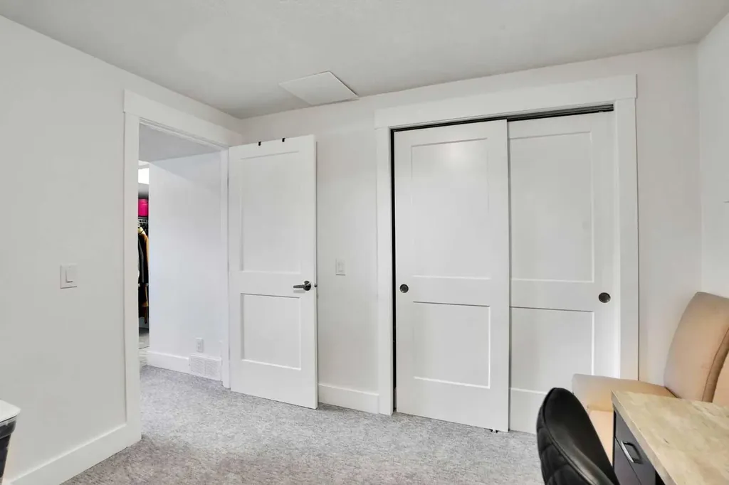 5702 Brenner Crescent NW Calgary AB T2L 1z4