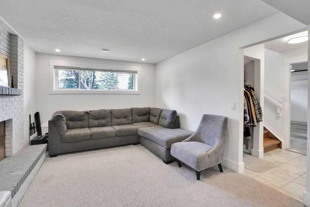 5702 Brenner Crescent NW Calgary AB T2L 1z4