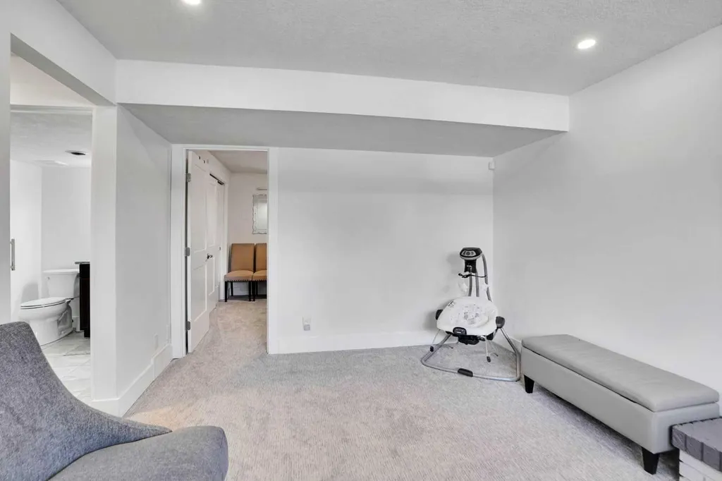 5702 Brenner Crescent NW Calgary AB T2L 1z4