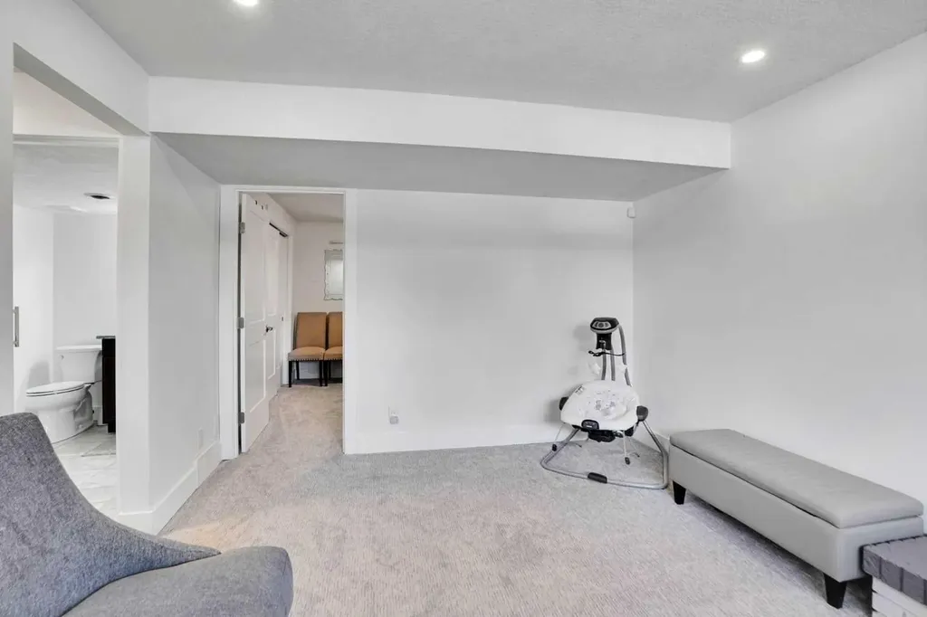5702 Brenner Crescent NW Calgary AB T2L 1z4