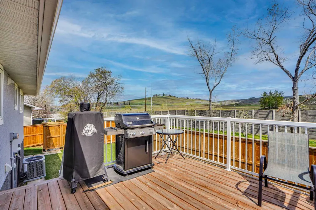 5702 Brenner Crescent NW Calgary AB T2L 1z4