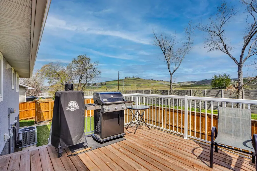 5702 Brenner Crescent NW Calgary AB T2L 1z4
