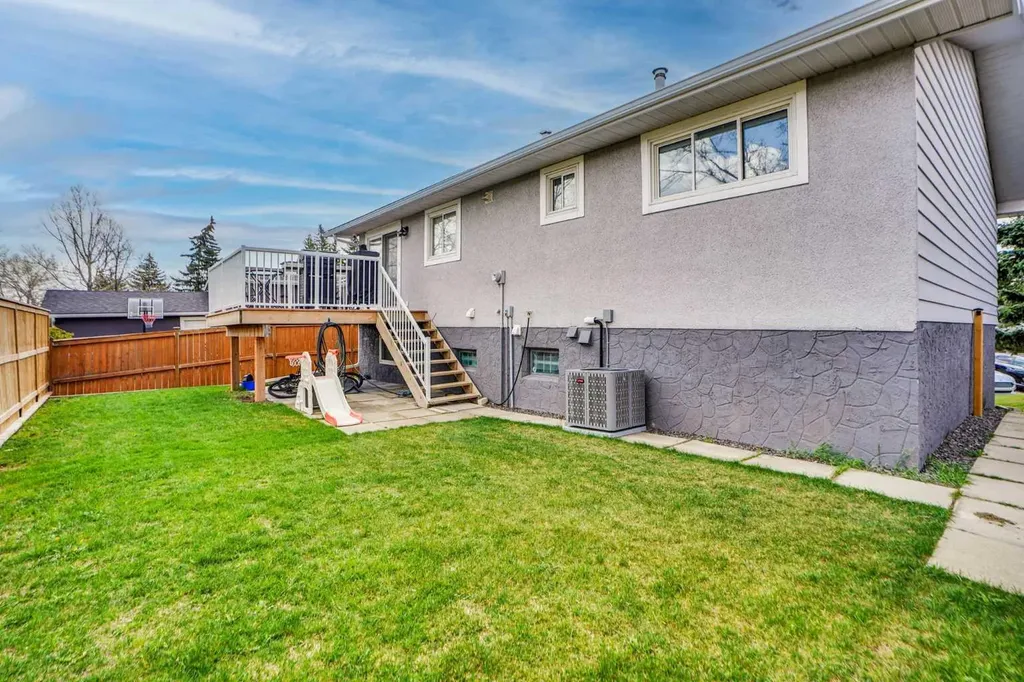 5702 Brenner Crescent NW Calgary AB T2L 1z4