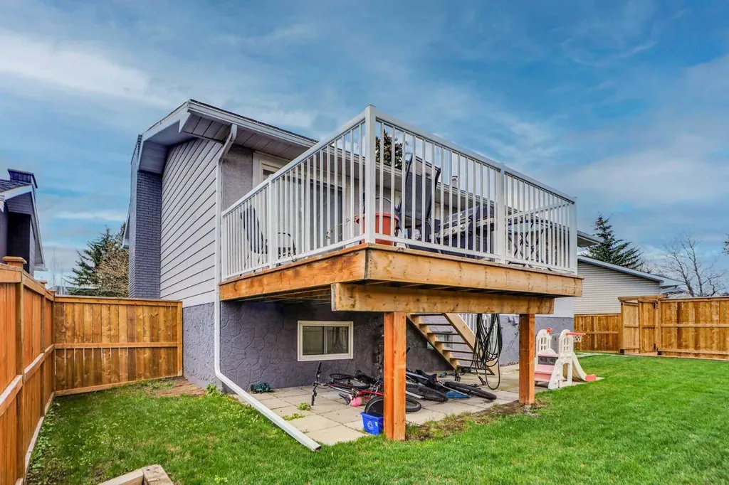 5702 Brenner Crescent NW Calgary AB T2L 1z4