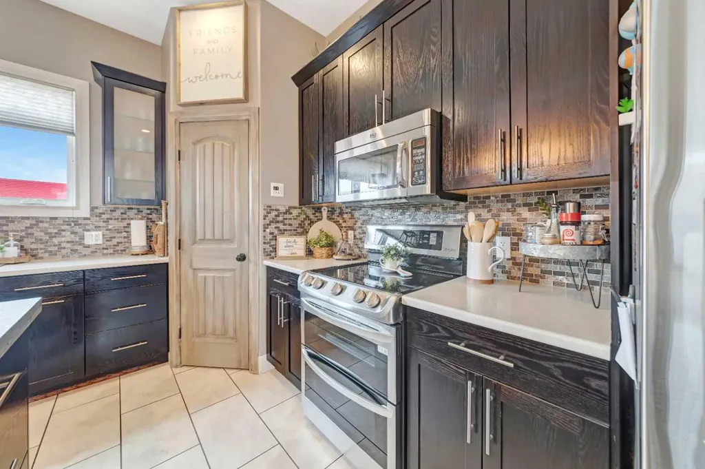 7202 43 Street Lloydminster AB T9V 2H7
