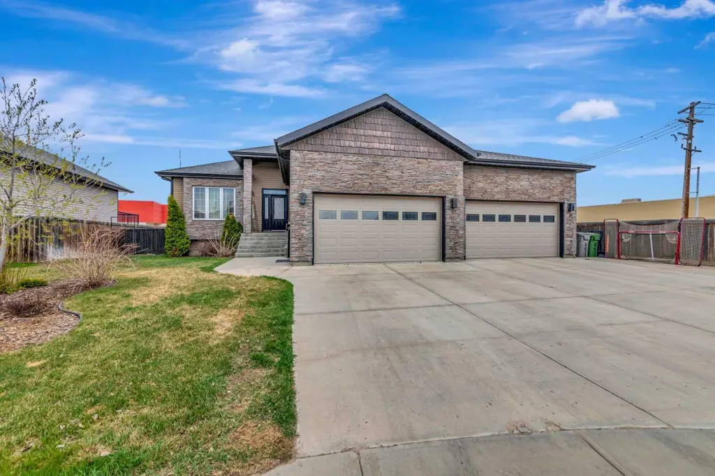 7202 43 Street Lloydminster AB T9V 2H7