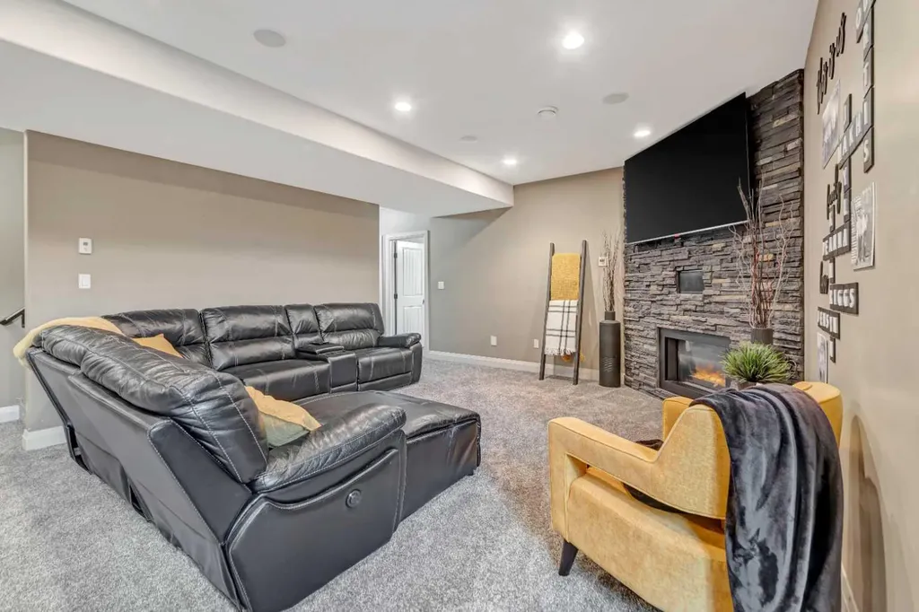 7202 43 Street Lloydminster AB T9V 2H7