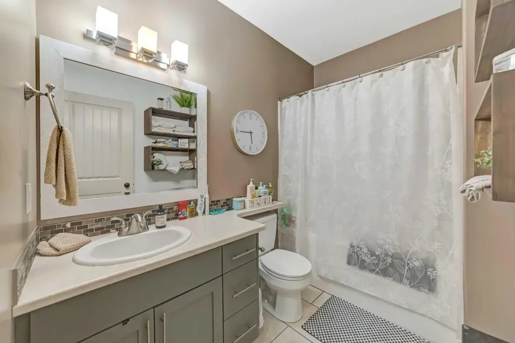 7202 43 Street Lloydminster AB T9V 2H7