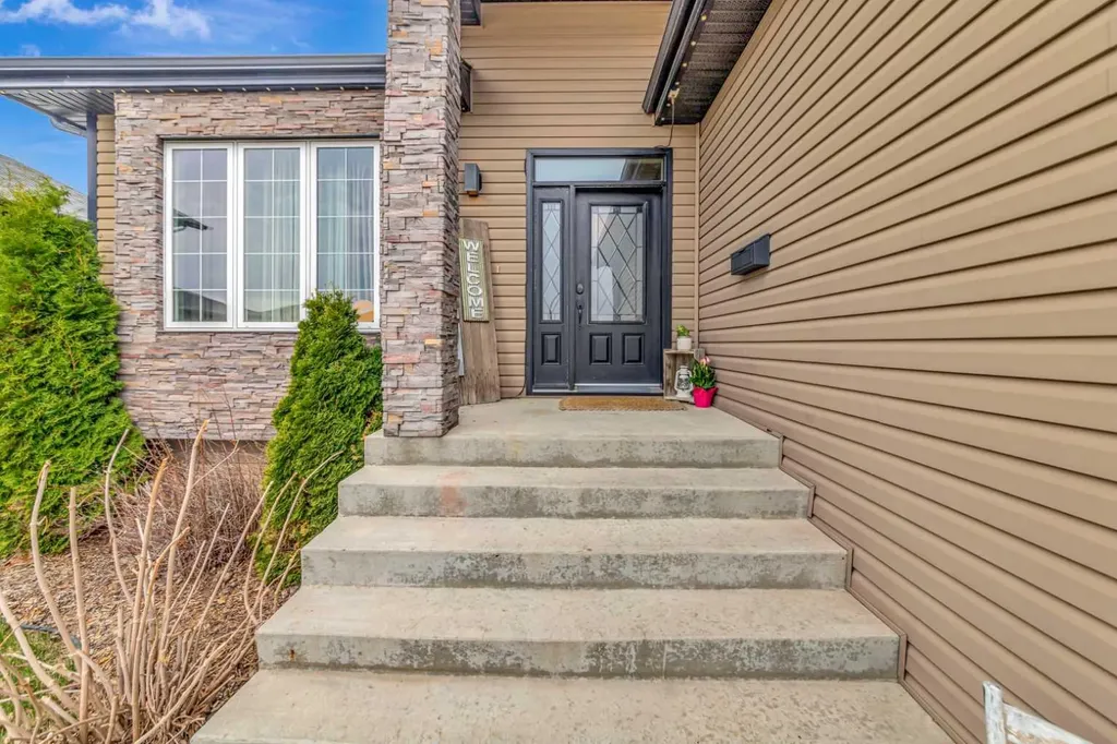 7202 43 Street Lloydminster AB T9V 2H7
