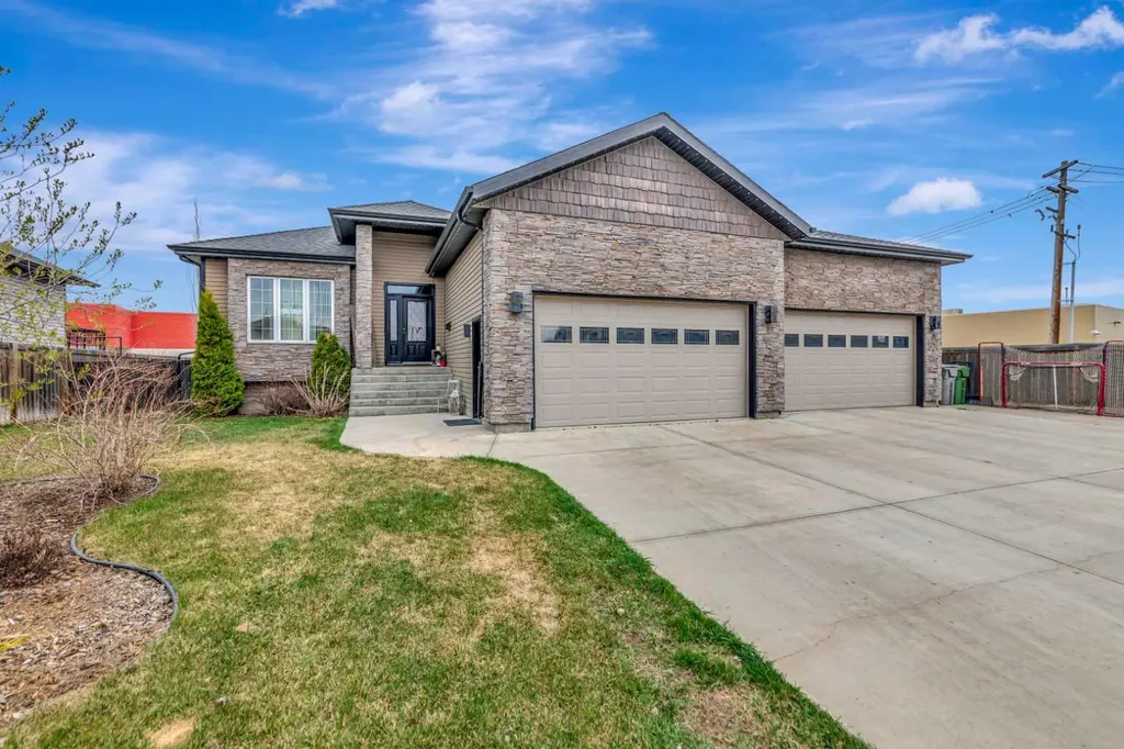 7202 43 Street Lloydminster AB T9V 2H7