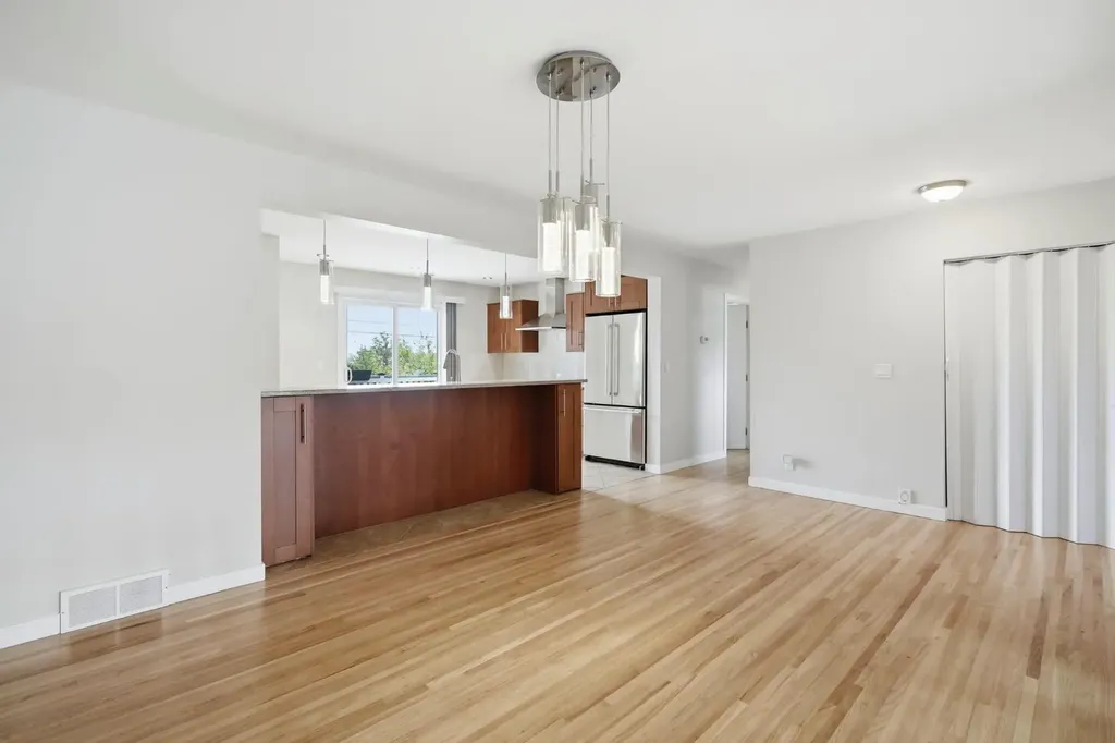 5212 Terry Road NW Calgary AB T2K 3B6