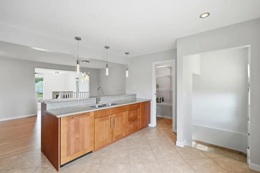 5212 Terry Road NW Calgary AB T2K 3B6
