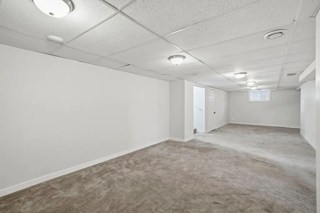 5212 Terry Road NW Calgary AB T2K 3B6