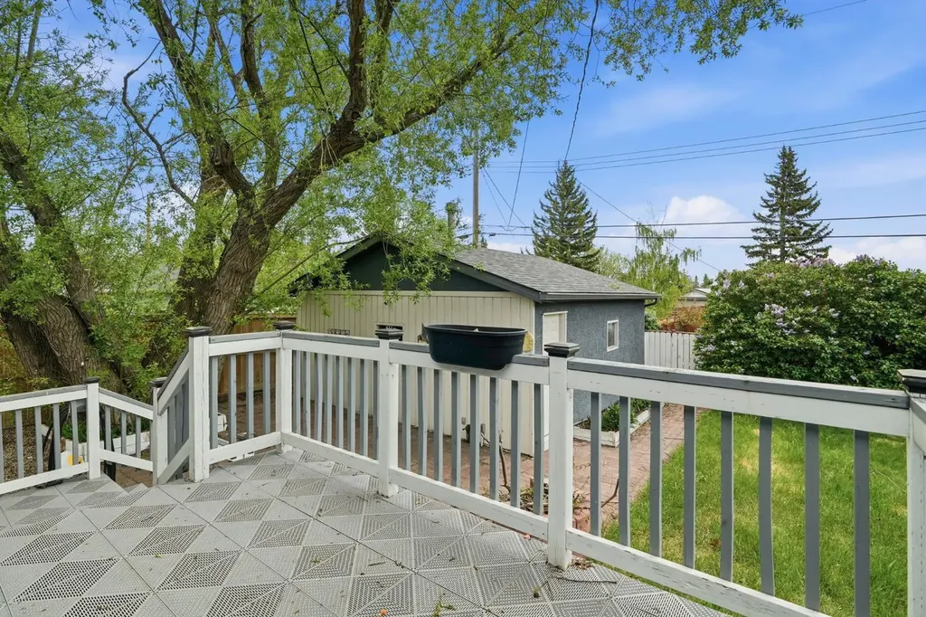 5212 Terry Road NW Calgary AB T2K 3B6