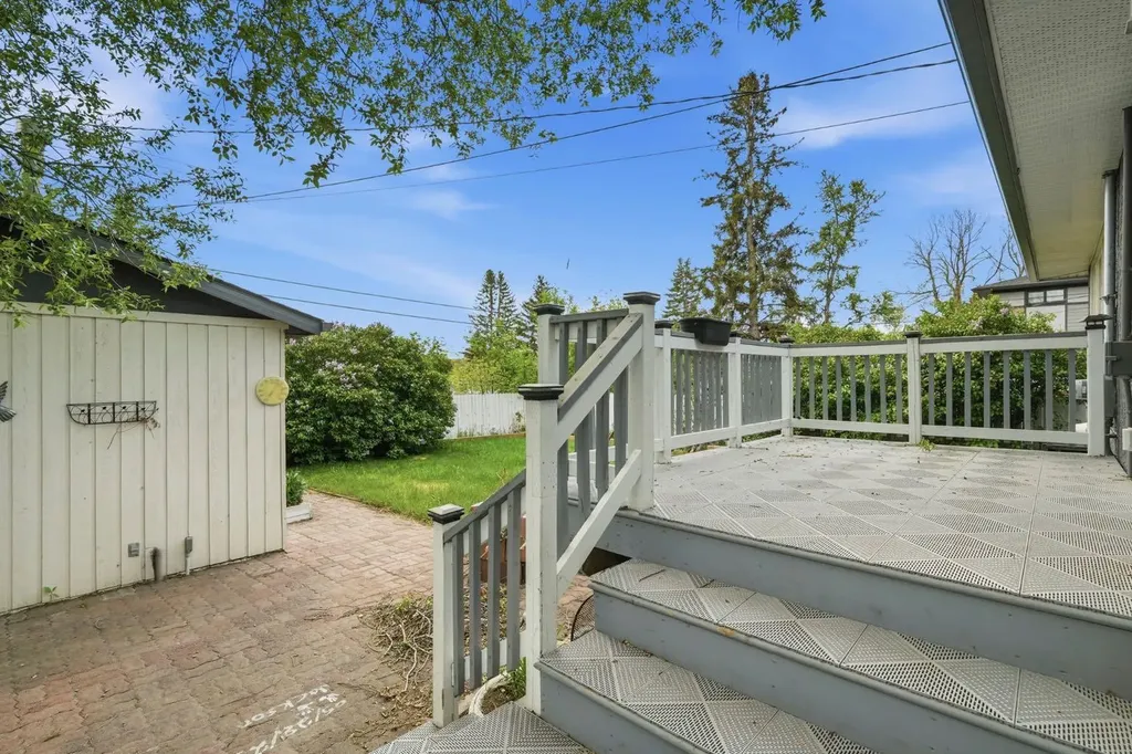 5212 Terry Road NW Calgary AB T2K 3B6