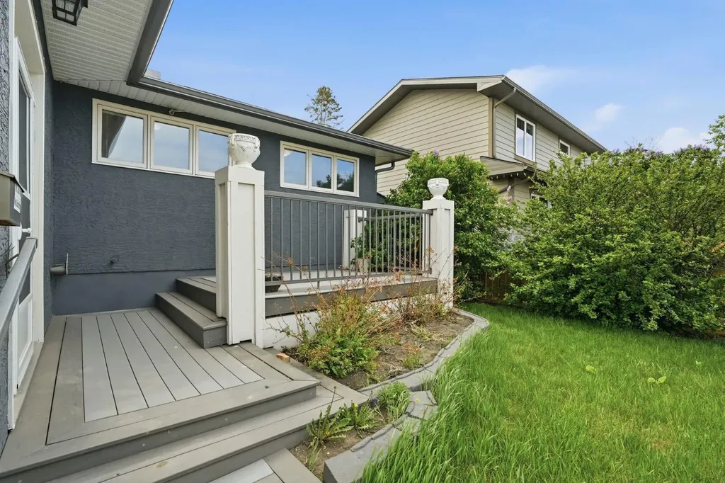 5212 Terry Road NW Calgary AB T2K 3B6