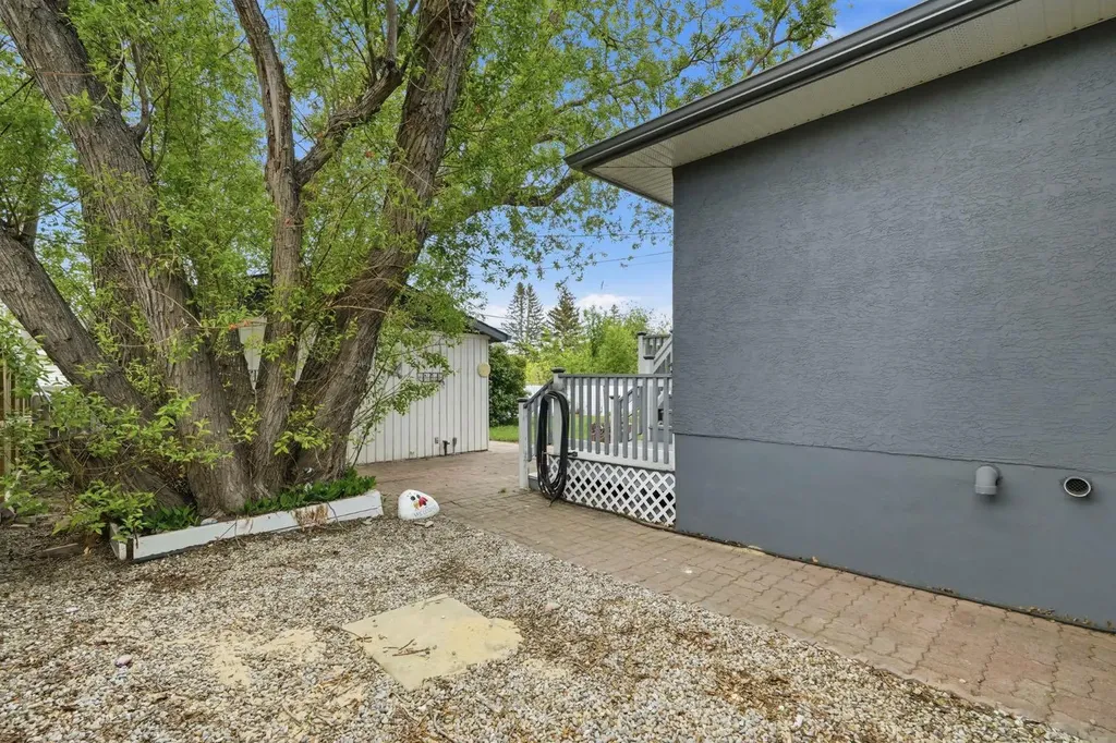 5212 Terry Road NW Calgary AB T2K 3B6