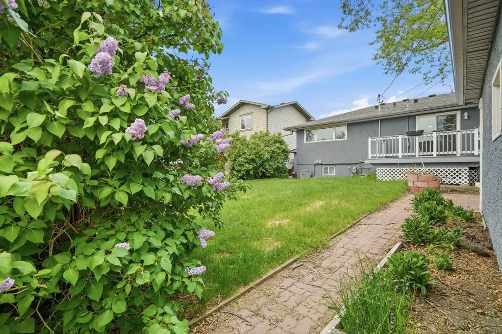 5212 Terry Road NW Calgary AB T2K 3B6
