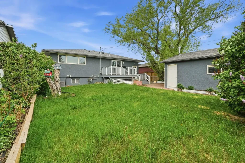 5212 Terry Road NW Calgary AB T2K 3B6