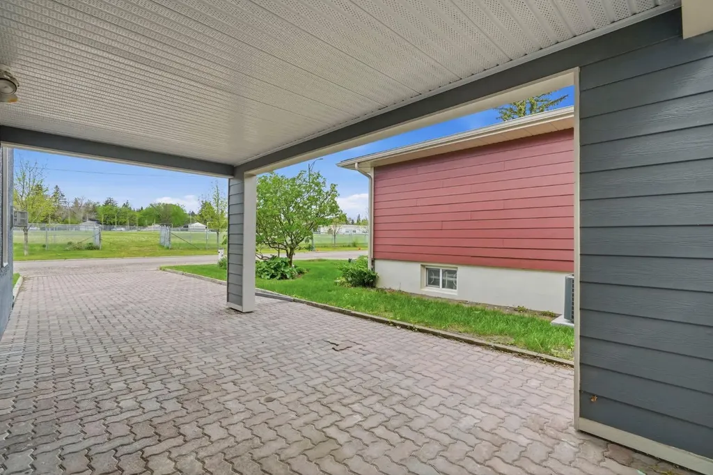 5212 Terry Road NW Calgary AB T2K 3B6