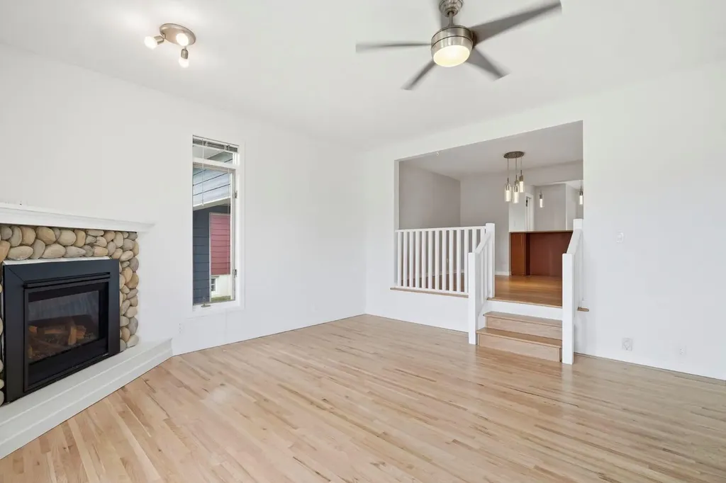 5212 Terry Road NW Calgary AB T2K 3B6