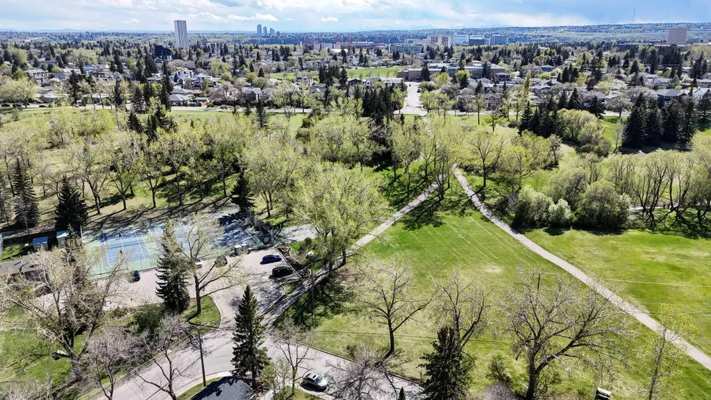 3403 19 Street NW Calgary AB T2L 2A9