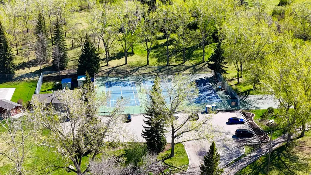 3403 19 Street NW Calgary AB T2L 2A9