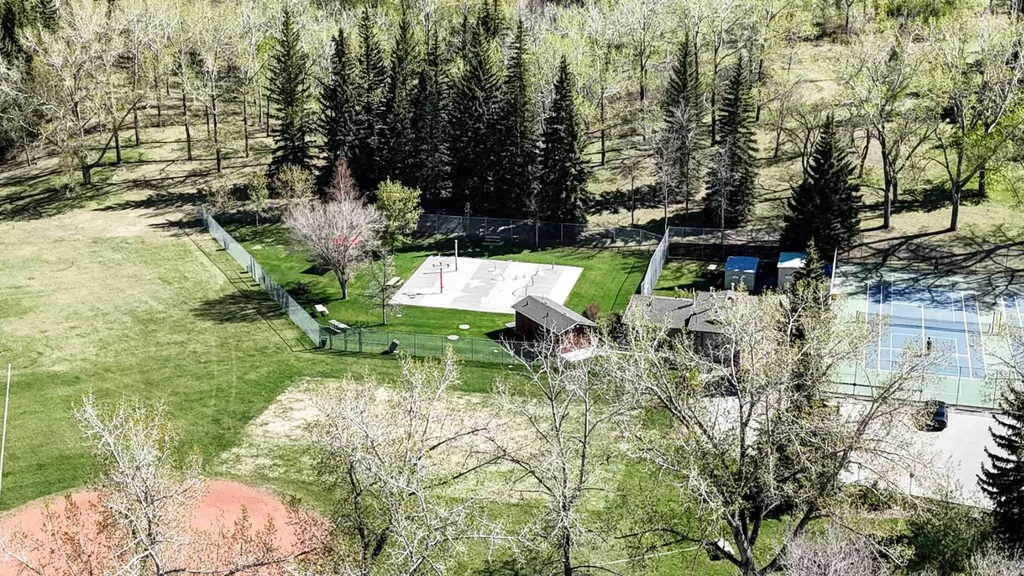 3403 19 Street NW Calgary AB T2L 2A9