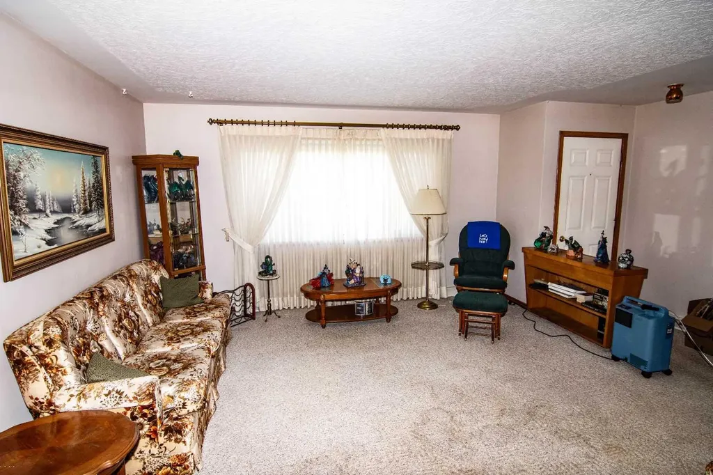 3403 19 Street NW Calgary AB T2L 2A9