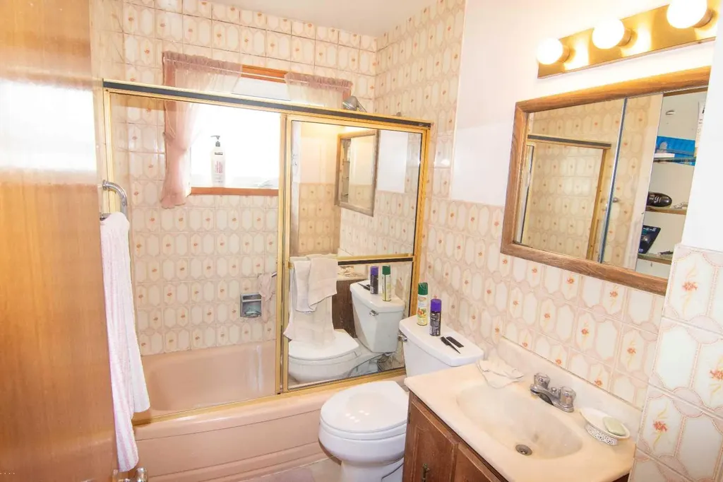 3403 19 Street NW Calgary AB T2L 2A9