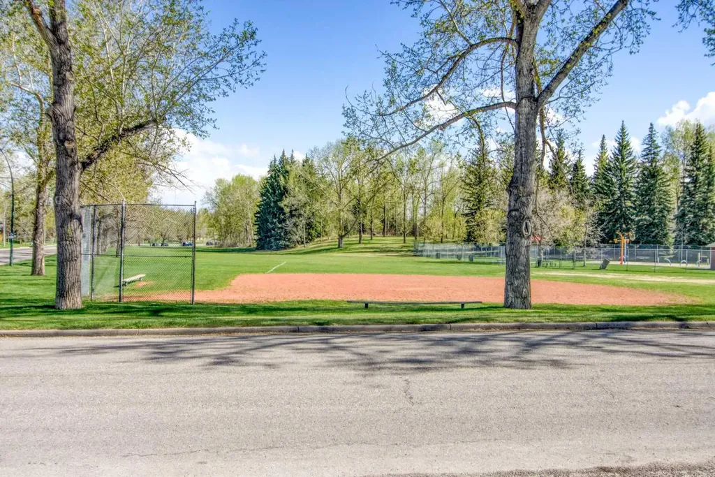 3403 19 Street NW Calgary AB T2L 2A9