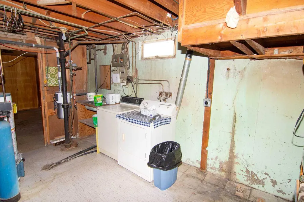 3403 19 Street NW Calgary AB T2L 2A9