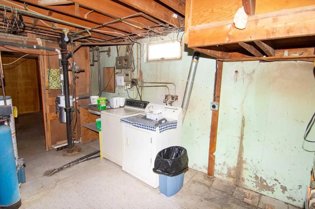 3403 19 Street NW Calgary AB T2L 2A9