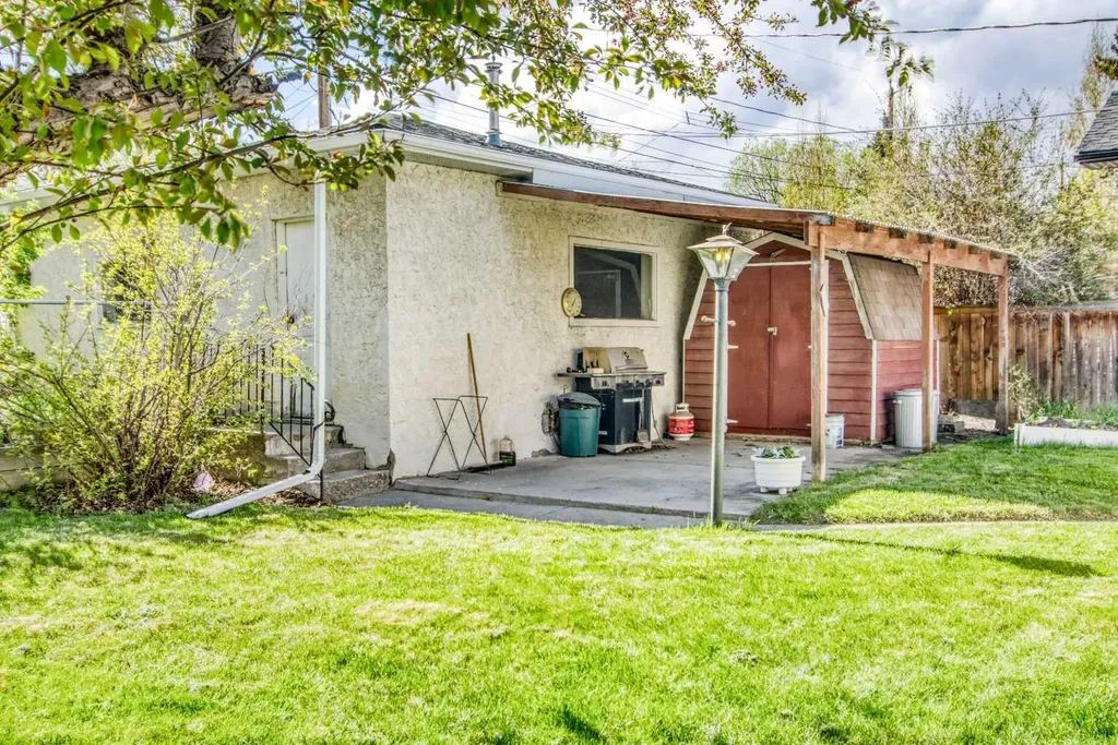 3403 19 Street NW Calgary AB T2L 2A9