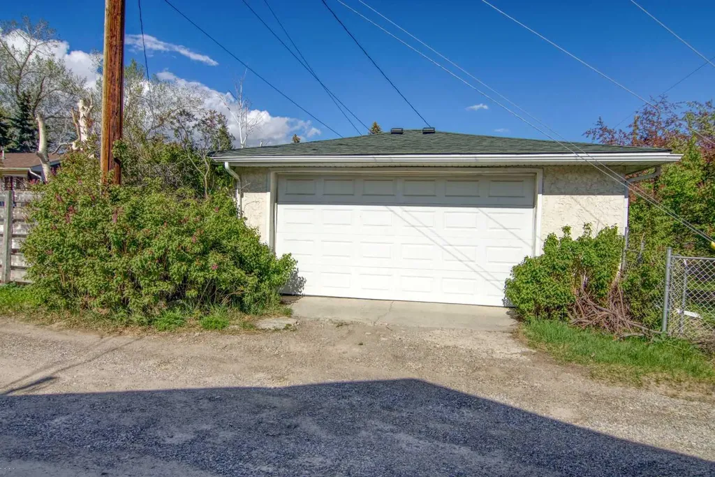 3403 19 Street NW Calgary AB T2L 2A9