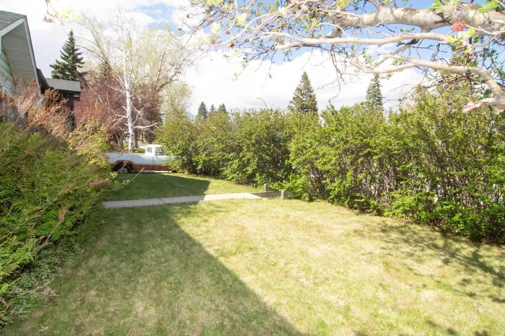 3403 19 Street NW Calgary AB T2L 2A9