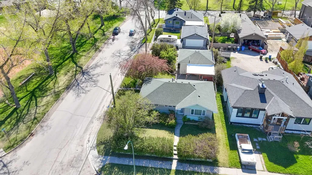 3403 19 Street NW Calgary AB T2L 2A9