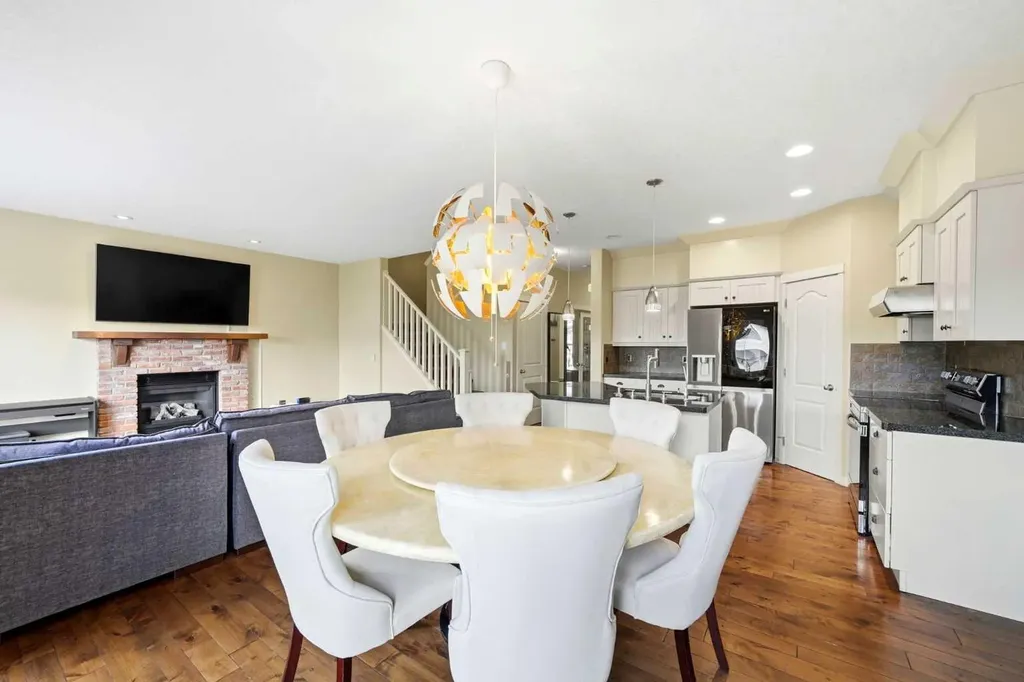 7942 Cougar Ridge Avenue SW Calgary AB T3H 5L3