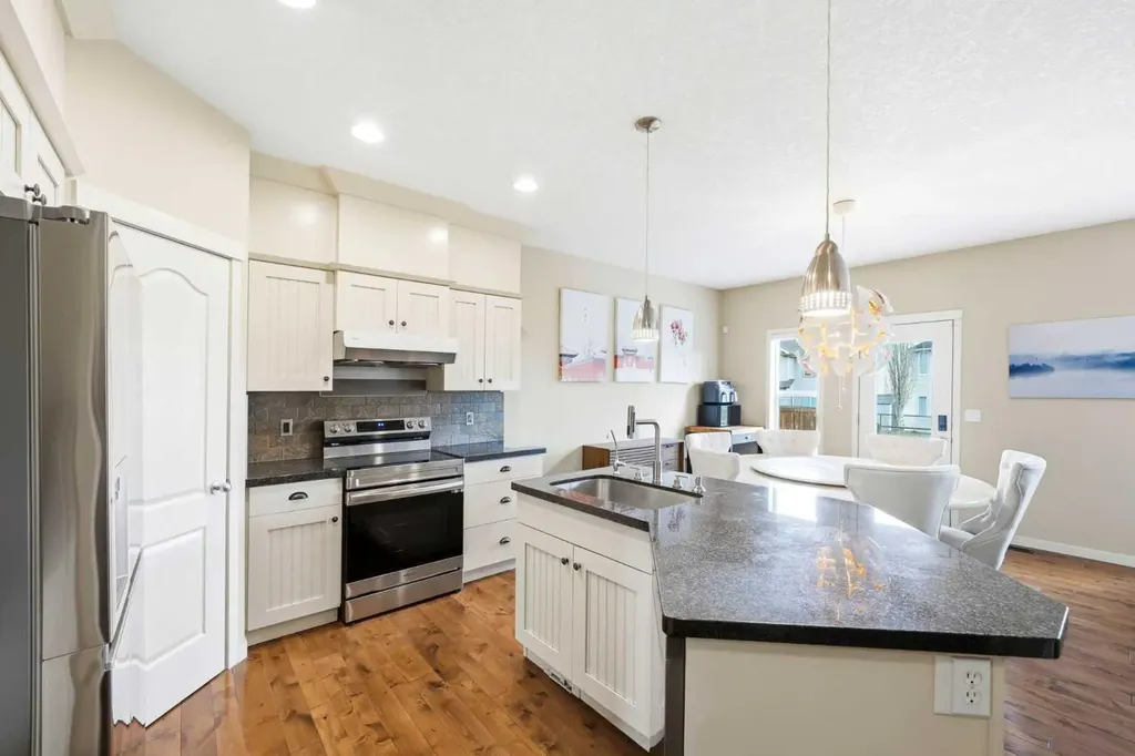 7942 Cougar Ridge Avenue SW Calgary AB T3H 5L3