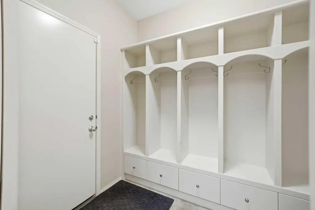 7942 Cougar Ridge Avenue SW Calgary AB T3H 5L3