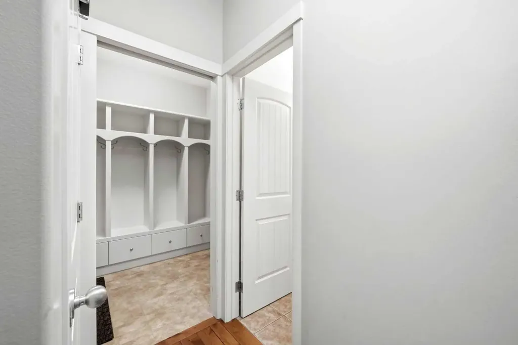 7942 Cougar Ridge Avenue SW Calgary AB T3H 5L3