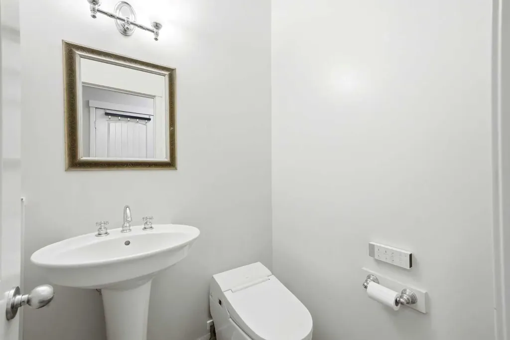7942 Cougar Ridge Avenue SW Calgary AB T3H 5L3
