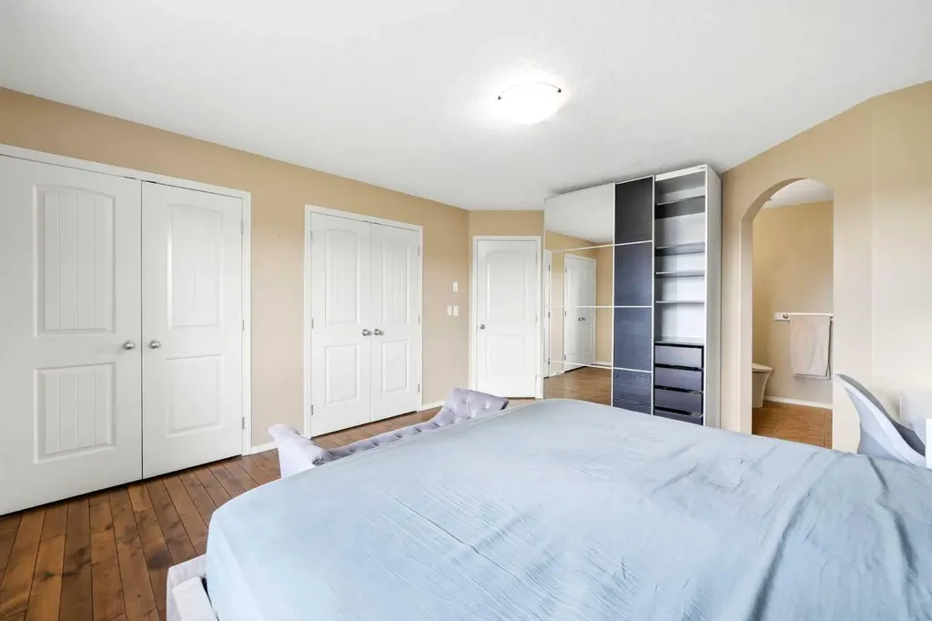 7942 Cougar Ridge Avenue SW Calgary AB T3H 5L3