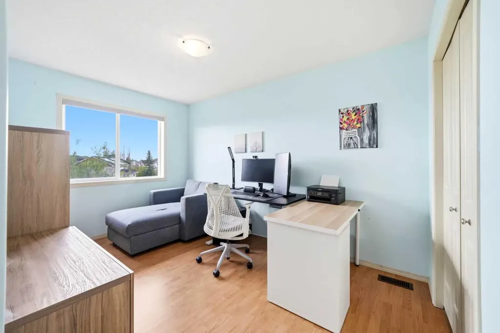 7942 Cougar Ridge Avenue SW Calgary AB T3H 5L3
