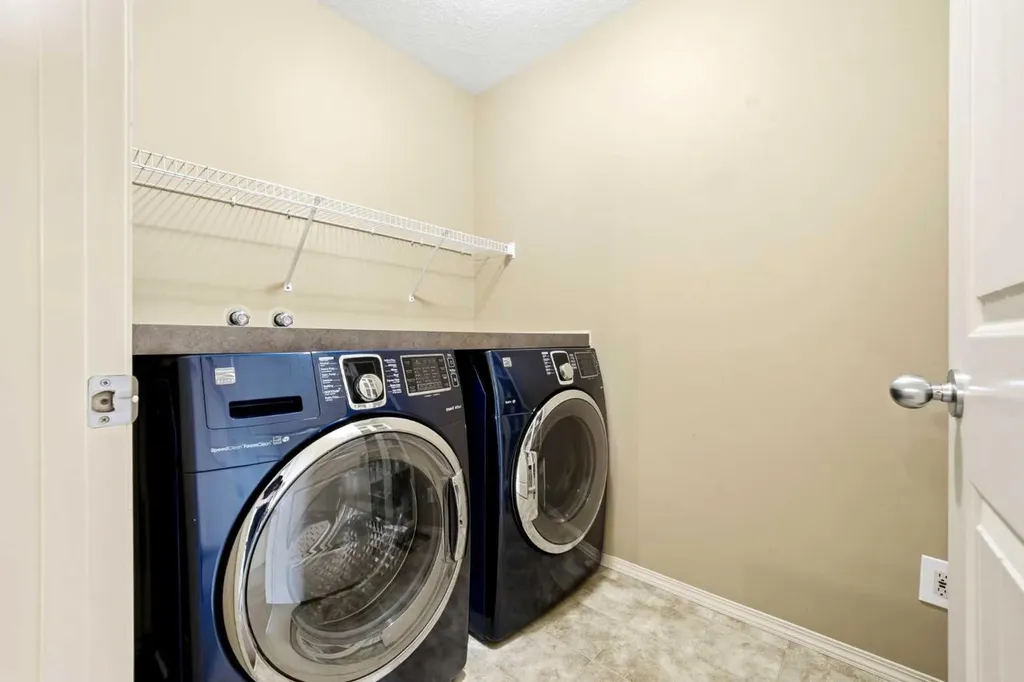 7942 Cougar Ridge Avenue SW Calgary AB T3H 5L3