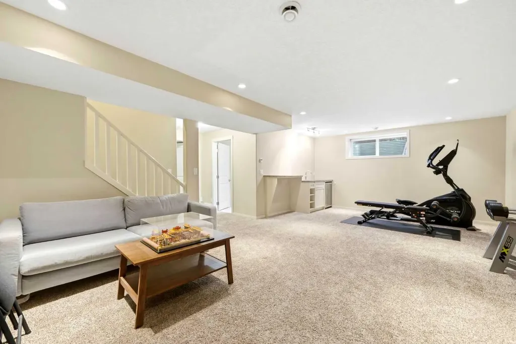 7942 Cougar Ridge Avenue SW Calgary AB T3H 5L3