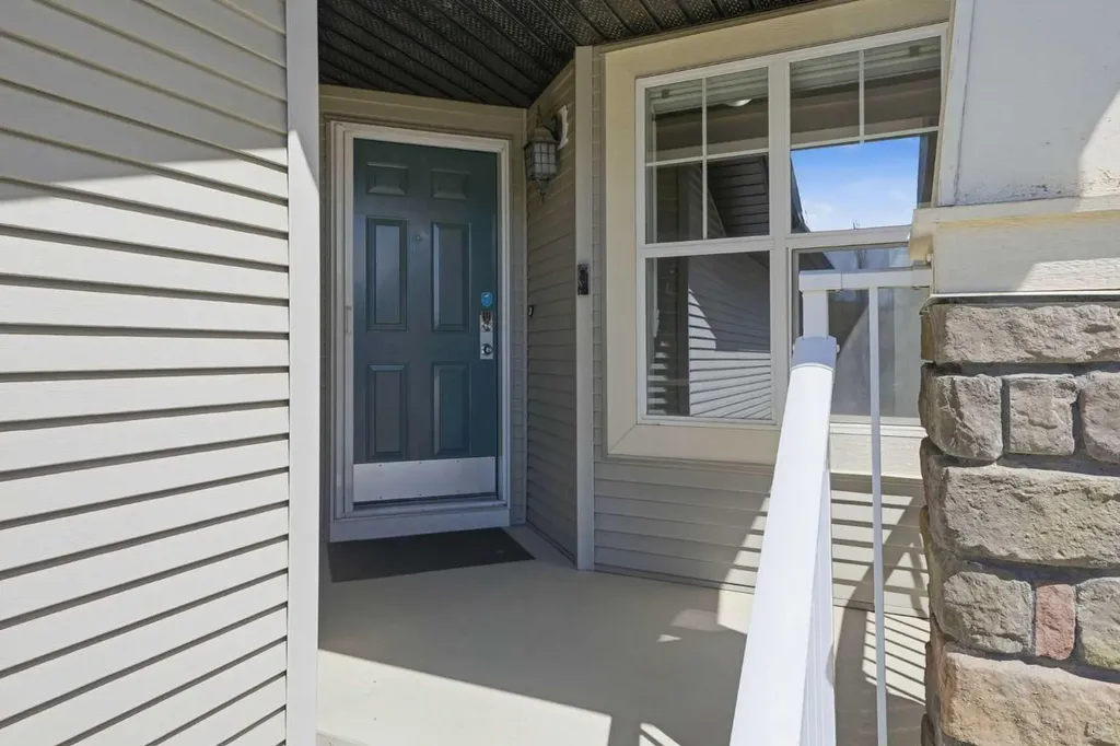 7942 Cougar Ridge Avenue SW Calgary AB T3H 5L3